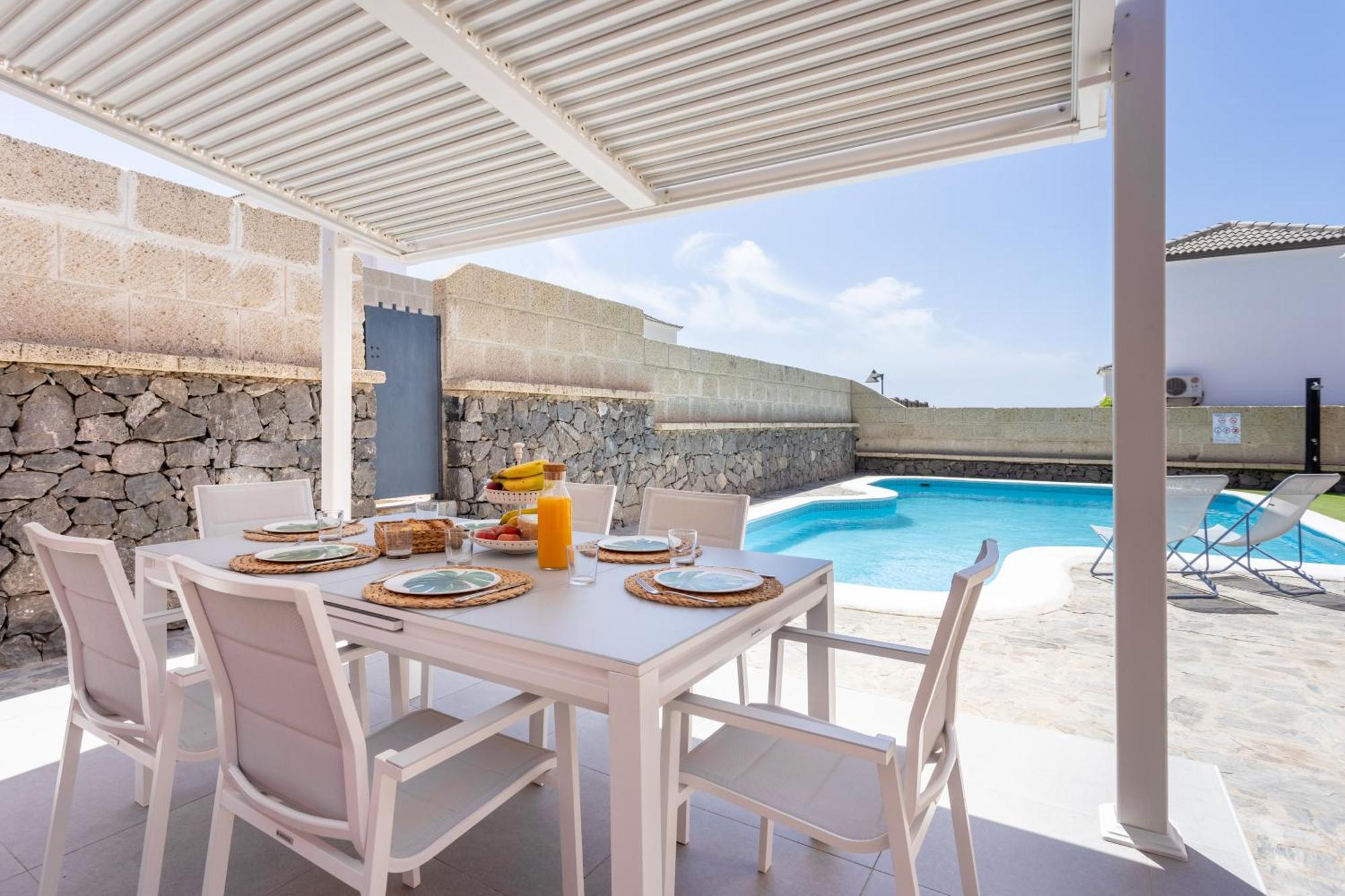Villa Chloe Costa Adeje Tenerifesummervillas Giant Private Pool 11 Meters Long Buitenkant foto